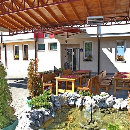 Hotel Novella Uno Novi Banovci Exterior foto