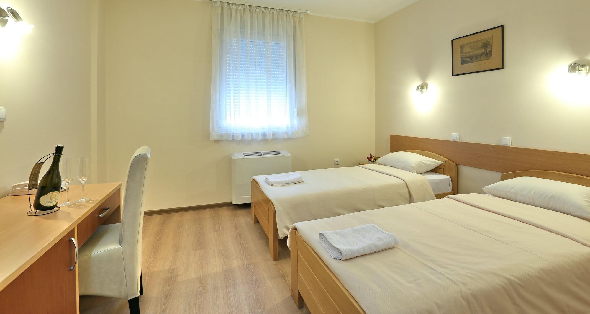 Hotel Novella Uno Novi Banovci Exterior foto