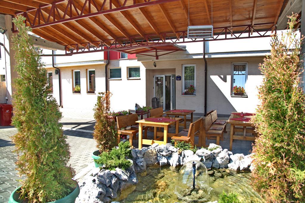Hotel Novella Uno Novi Banovci Exterior foto
