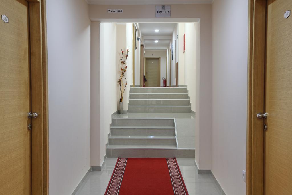 Hotel Novella Uno Novi Banovci Exterior foto