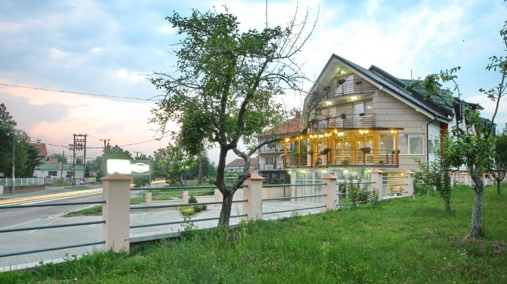 Hotel Novella Uno Novi Banovci Exterior foto