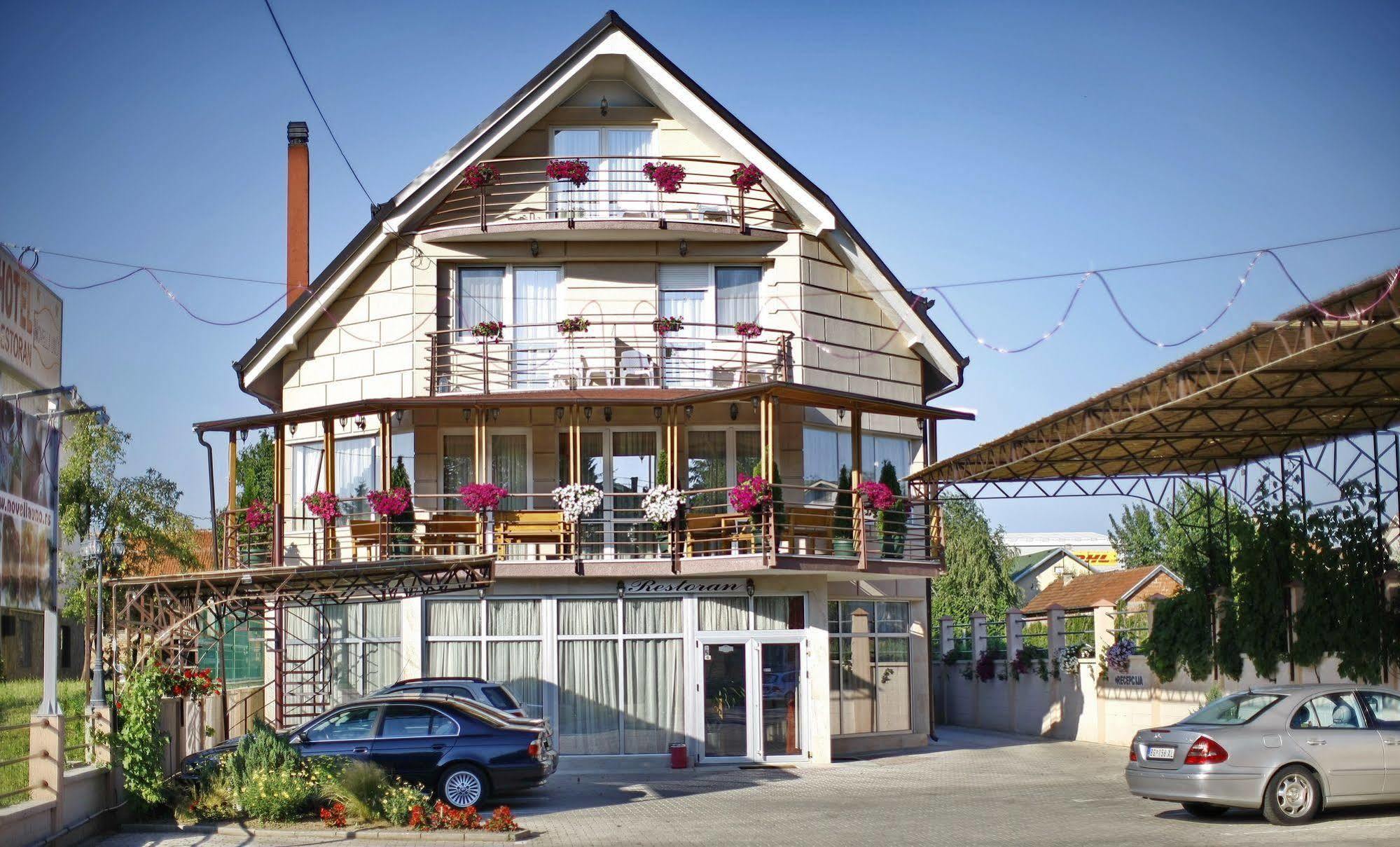 Hotel Novella Uno Novi Banovci Exterior foto